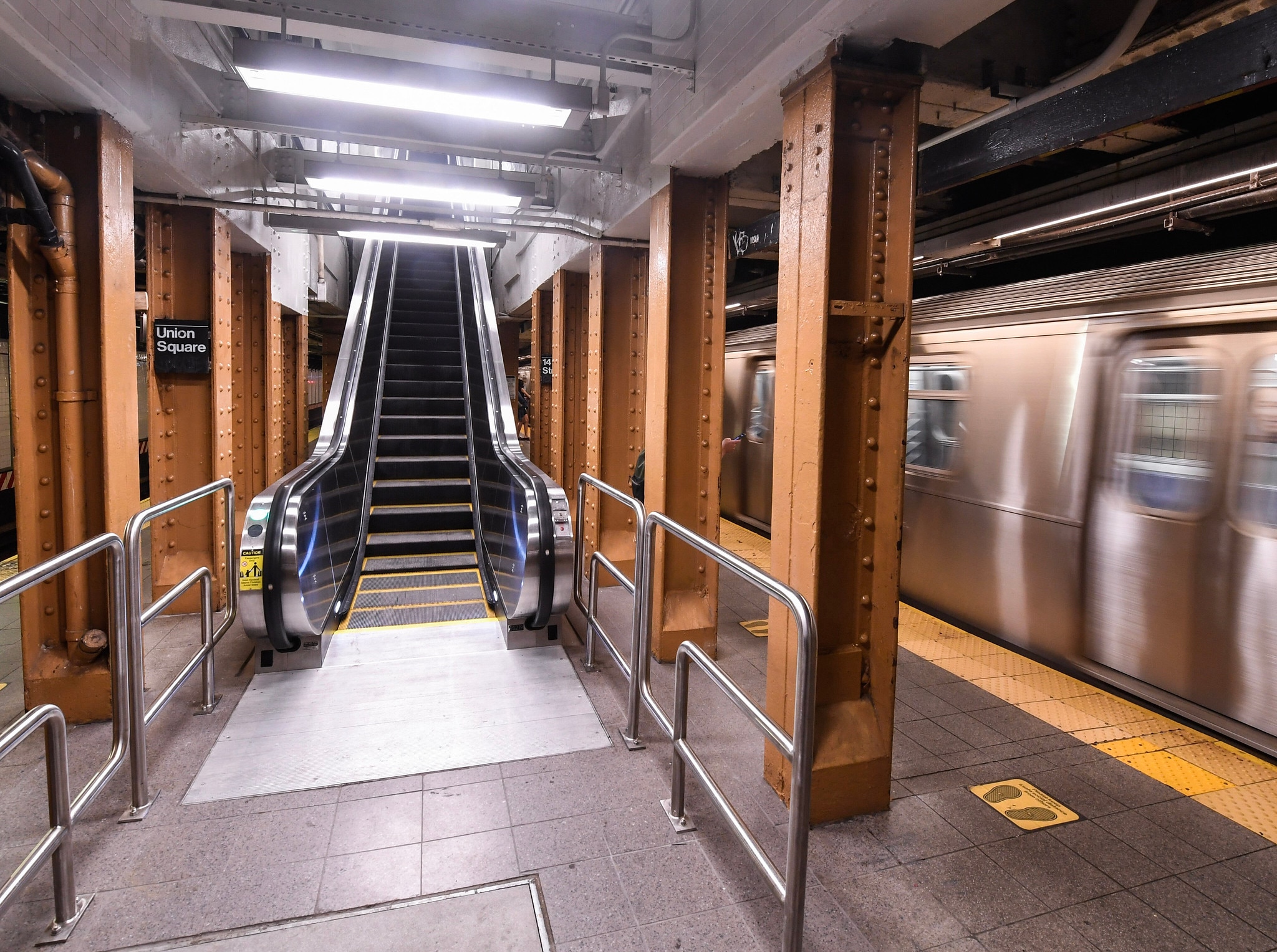 MTA Installs New Escalator for L Customers at Union Square