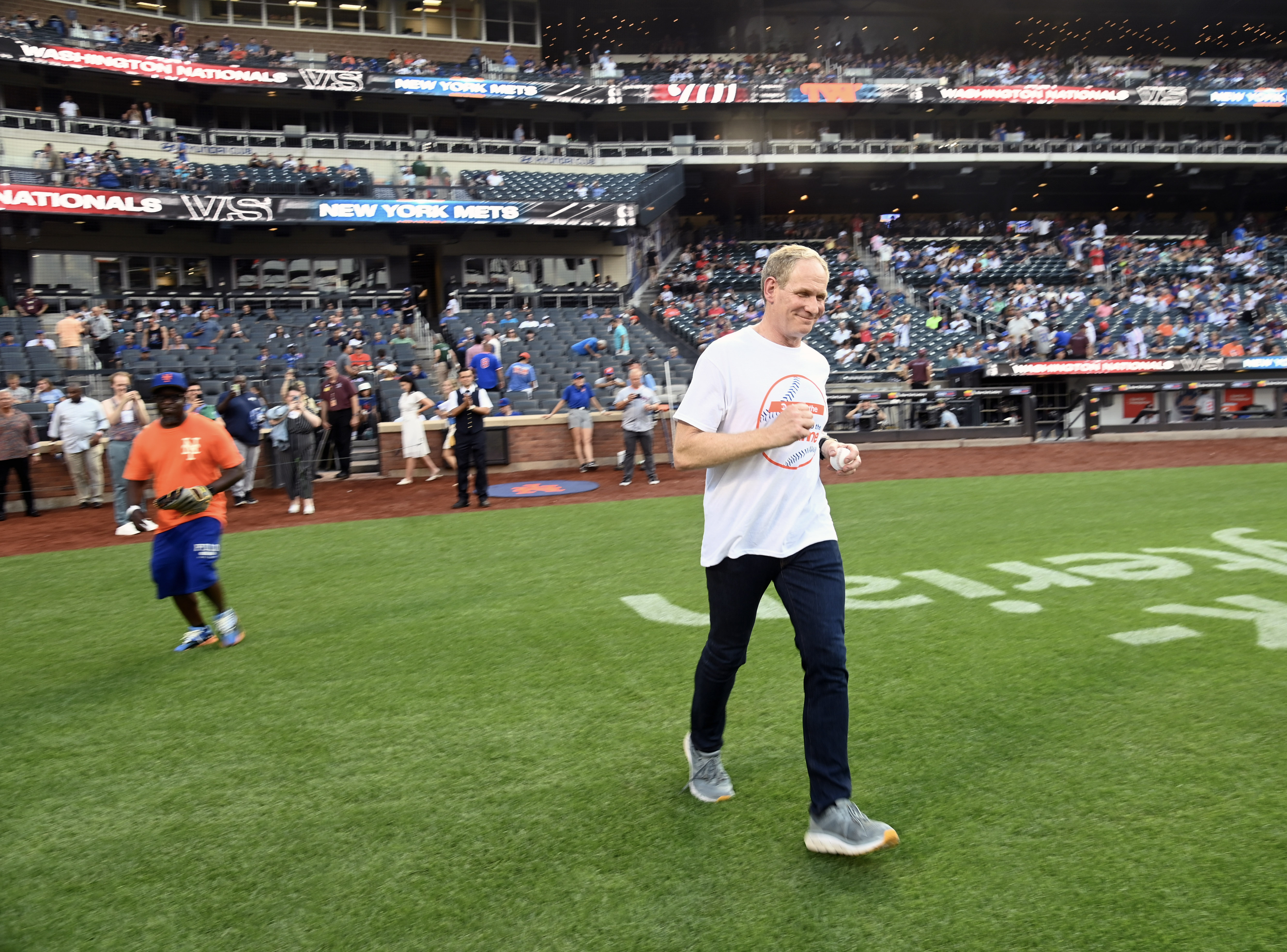 PHOTOS: MTA Chair and CEO Lieber Throws First Pitch at Mets Game 